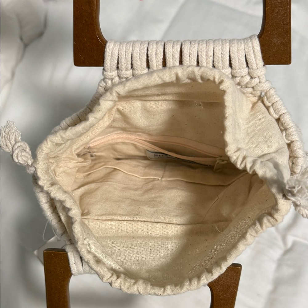 Straw Studios “Eco Straw Bag” Cream and black Macramé bag with wooden handles! - Picture 3 of 5